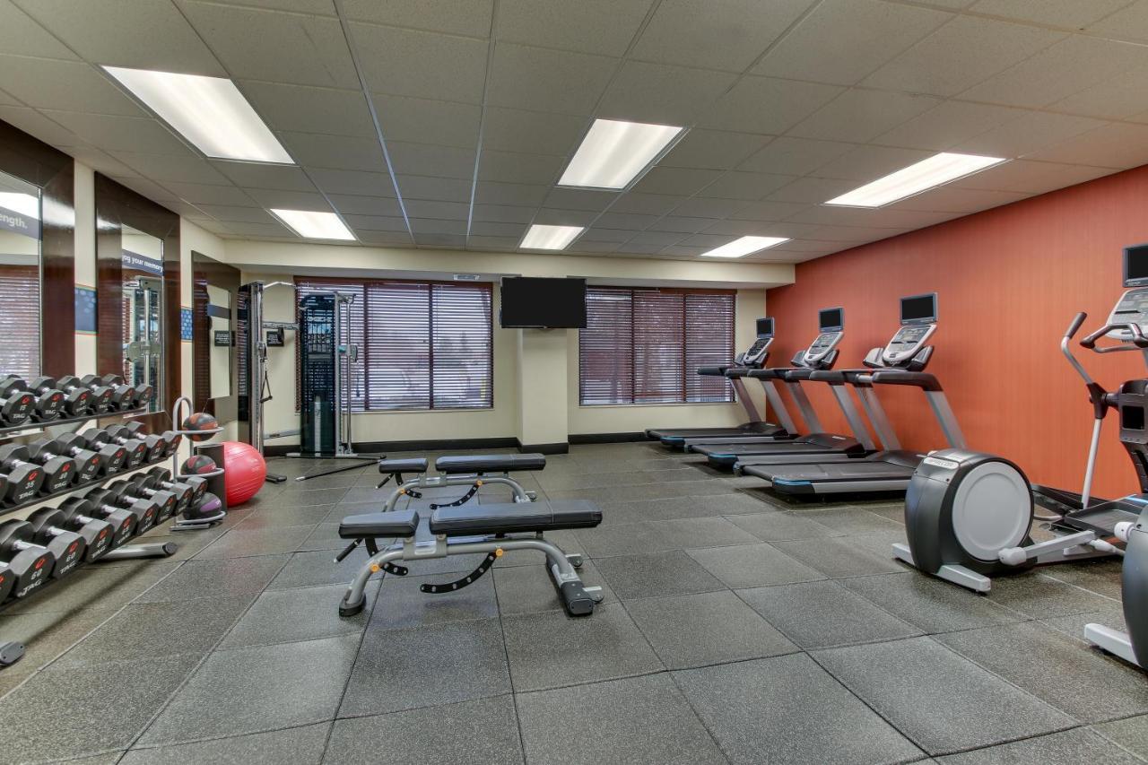 Hampton Inn Indianapolis/Кармел Экстерьер фото